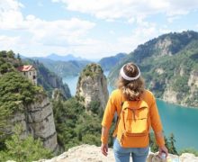 Allein unterwegs: Der ultimative Frauen-Guide für sichere Abenteuer und grenzenlose Freiheit
